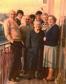 La famiglia Sghia-Maggioncalda riunita a Bedonia - 1981