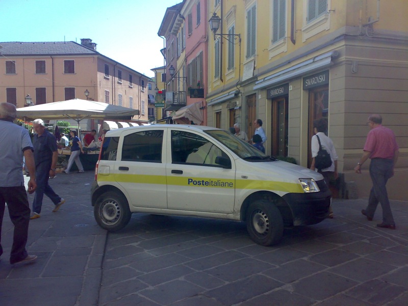 in uscita dal vicolo
